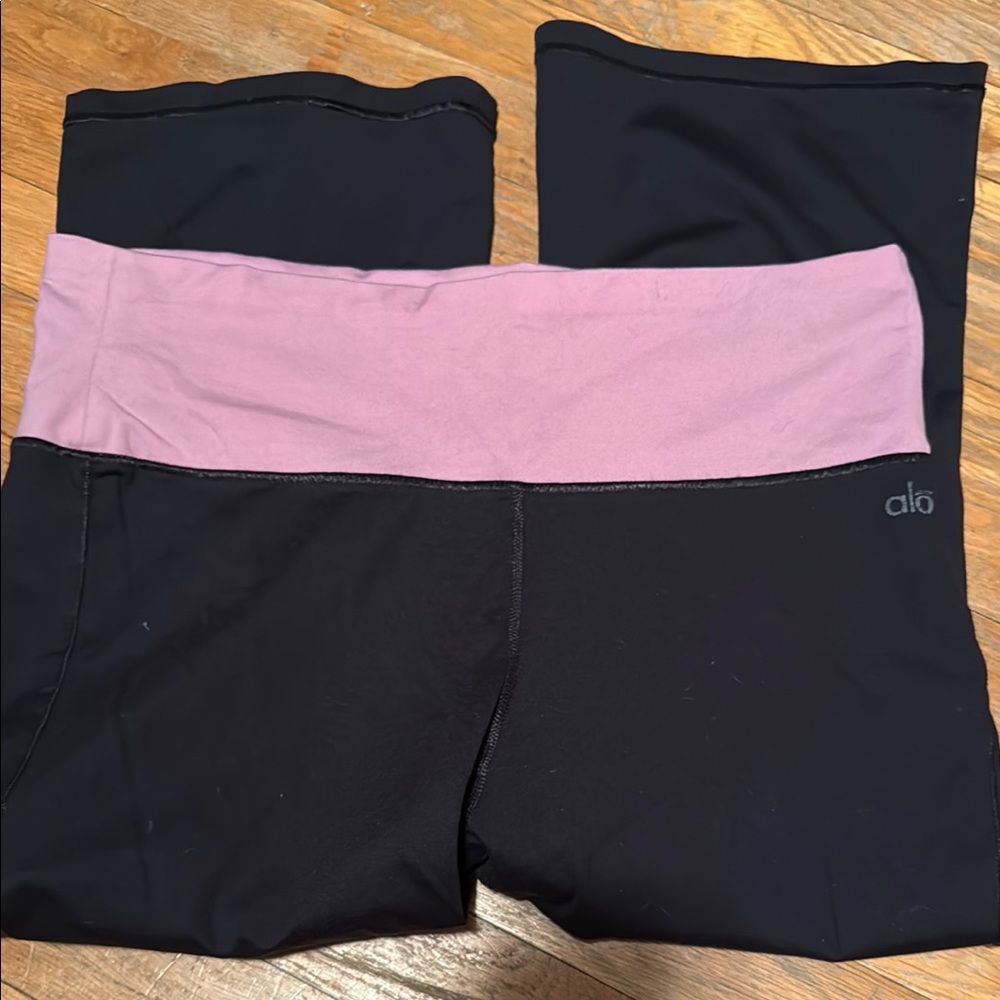 #16 ALO Yoga Black and Pink Leggings size L